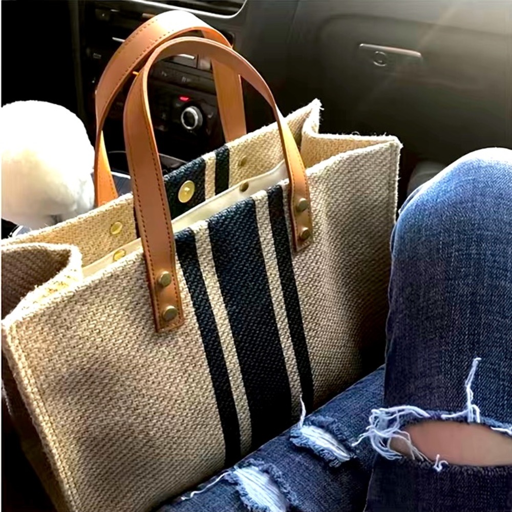Canvas shopper ; has attachable long strap